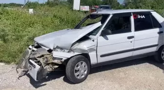 Sinop'ta Köprü Korkuluğuna Çarpan Sürücü Yaralandı