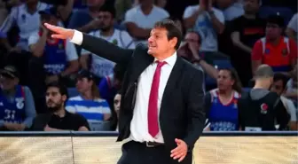 Anadolu Efes Başantrenörü Ergin Ataman: 'Allah nasip ederse bir kupa daha alıp hep beraber veda edeceğiz'