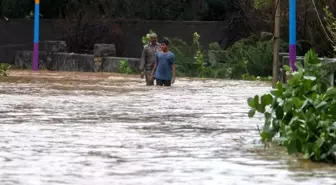 Hindistan'da Kasırga ve Sel Felaketi: 2 Ölü, 23 Yaralı