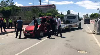 Iğdır'da Öğretmenlerin İçinde Olduğu Otomobil ile Kamyon Çarpıştı: 3 Yaralı