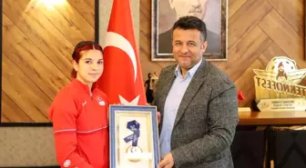 Çarşamba Belediyespor Kulübü Milli Sporcusu Esra Bayrak Fransa'da Madalya Kazandı