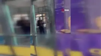 Tramvay kamyonun kasasına çarptı