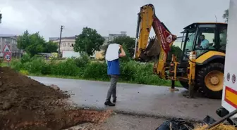 İnegöl'de sel suları hayvan çiftliğini bastı