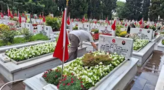 Edirnekapı Şehitliği'nde Babalar Günü ziyareti