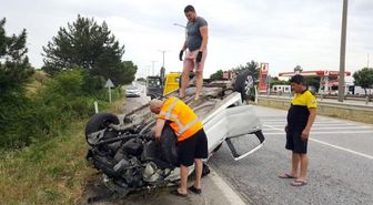 Edirne'de Trafik Polisleri Sıkışan Sürücüyü Kurtardı