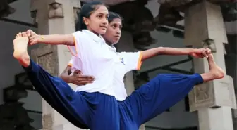 Yoga Tutkunları Sri Lanka'da Uluslararası Yoga Günü'ne Hazırlanıyor