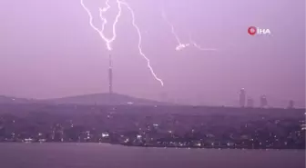 İstanbul'da Şimşek Görüntüleri Kameraya Yansıdı