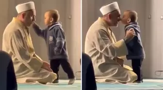 Maltepe'de dua okuyan imam ile çocuğun oyunu yürek ısıttı
