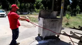 Menderes Belediyesi Çöp Konteynerlerinin Bakımını Özel Ekip İle Yapıyor