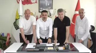 Akhisarspor'da İlker Yanar teknik direktörlüğe imza attı