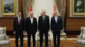 Cumhurbaşkanı Erdoğan, Asgari Ücret Görüşmeleri İçin TİSK ve Türk-İş Başkanlarını Kabul Etti