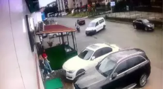 Ereğli'de Motosiklet ile Hafif Ticari Araç Çarpıştı: 2 Yaralı