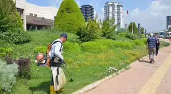 Mersin Yenişehir Belediyesi Park ve Yeşil Alanlarda Bakım ve Düzenleme Çalışmalarına Devam Ediyor