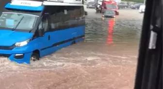 Ankara'da Sağanak Yağış İş Yerlerini Su Bastı