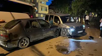 Gebze'de Otomobil ve Hafif Ticari Araç Çarpıştı: 2 Yaşındaki Bebek Yaralandı