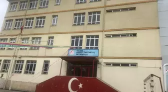 Rize'de, 'Cinsel Taciz ve İstismar' Suçlamasıyla Yargılanan Öğretmen Hakkındaki Davanın Duruşması Ertelendi: Bir Veli, Öğretmenin Başka Bir Okulda...