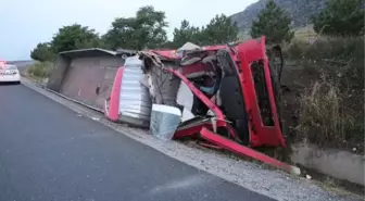 Denizli'de TIR ve otobüs çarpıştı: 2 ölü, 6 yaralı