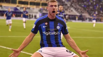 Dünyaca yıldızı Edin Dzeko, Fenerbahçe'ye imza atmak için İstanbul'a geldi