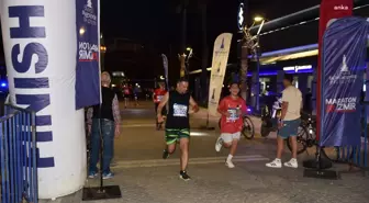 İzmir'de En Kısa Gece Eğlence Koşusu düzenlendi