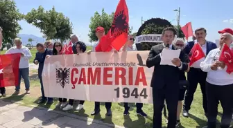 İzmir'de Arnavut asıllı vatandaşlar Çamerya katliamını protesto etti