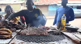 Kamerun'un Sokak Lezzeti: 50.50 Et Şişleri