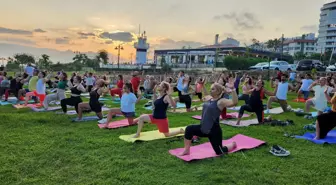 Muratpaşa Belediyesi Dünya Yoga Günü'nde özel bir etkinlik düzenledi