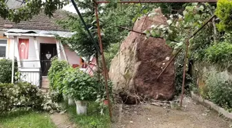 Ordu'da yamaçtan kopan kaya evde hasara yol açtı