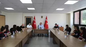 Turgutlu Belediye Başkanı Çetin Akın, U15 Kadın Hentbol Takımı Oyuncularıyla Bir Araya Geldi