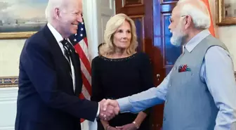 Joe Biden'ın Hindistan Başbakanı Narendra Modi'nin elini uzun süre bırakmayınca eşi ne yapacağını şaşırdı