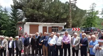 Ordu'da trafik kazalarının meydana geldiği yolda yapılan çalışmalar nedeniyle hayatını kaybedenler için kurban kesildi