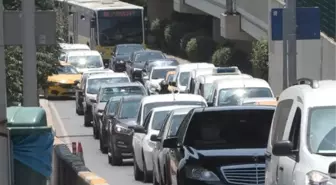 Kurban Bayramı tatili nedeniyle İstanbul Otogarı'nda yoğunluk yaşanıyor