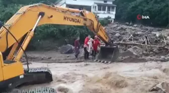 Giresun'da sel ve su baskınları: Mahsur kalan vatandaşlar kurtarılıyor