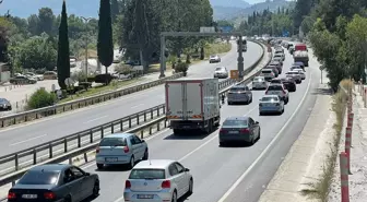 Kurban Bayramı tatiliyle birlikte Ege'de trafik sıkışıklığı yaşanıyor