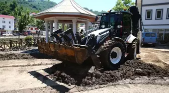 Giresun'da heyelan altında kalan kişi için arama çalışmaları sürüyor