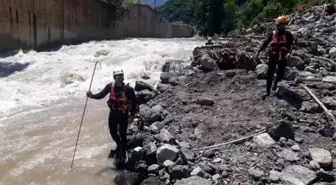 Giresun'da sel ve heyelan: Kayıp kişi aranıyor