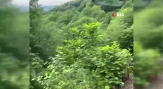 Giresun'da Heyelan Nedeniyle Yolun Çökme Anı Görüntülendi