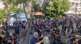 İzmir'de LGBT yürüyüşüne polis müdahalesi: 50'nin üzerinde gözaltı