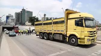 Adana'da Kamyonla Çarpışan Motosiklet Sürücüsü Hayatını Kaybetti