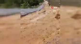 Niğde'de Baraj Borusu Patladı, Köyü Su Bastı