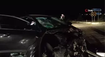 Bayram tatili yolunda kaza: Hurdaya dönen otomobilde 5 kişi yaralandı