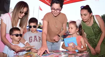 Foça Kitap Kulübü 11. Geleneksel Kitap Şenliği'nde 2 Bin Adet Kitap Dağıttı