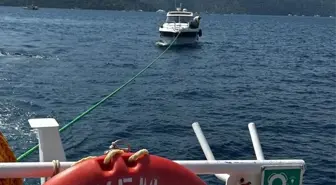 Muğla Fethiye'de Sürüklenen Tekne Kurtarıldı