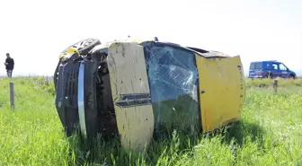 Kars'ta Taksinin Devrilmesi Sonucu 1 Kişi Öldü, 2 Kişi Yaralandı