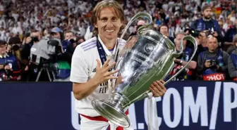 Luka Modric, Real Madrid ile 1 yıllık yeni sözleşme imzaladı! Suudi Arabistan ve Katar'ı elinin tersiyle itti