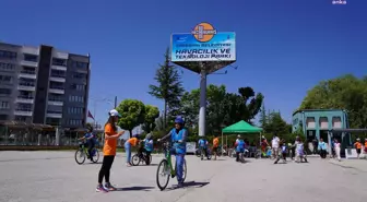 Tepebaşı Belediyesi ve Zincir Kıran Kadınlar Derneği iş birliğiyle Kadınlarla Pedallıyoruz Bisiklet Okulu kuruldu