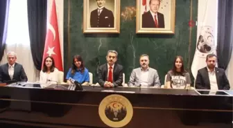 Vali Ekici, Kırklareli'nde LGS'den tam puan alan 3 öğrenciyle bir araya geldi