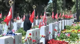 Edirnekapı Şehitliği Kurban Bayramı Arifesinde Ziyaretçi Akınına Uğradı