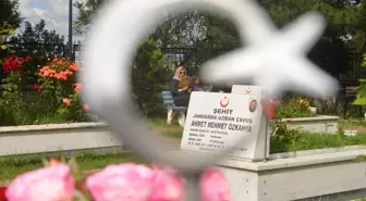 Kütahya Valisi ve Protokol Üyeleri Şehitlikleri Ziyaret Etti