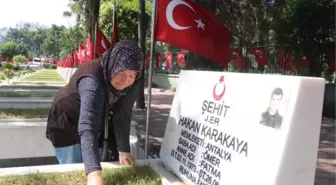 Antalya'da Kurban Bayramı öncesi mezarlık ziyaretleri