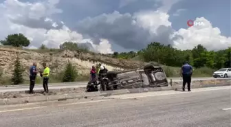 Burdur'da kontrolden çıkan otomobil refüjde ters döndü: 1 yaralı